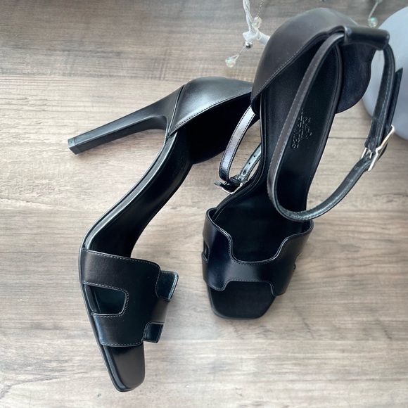 Hermes shoes heels hard to get one calfskin leather soft beautiful.NEVER USED - Picture 4 of 4